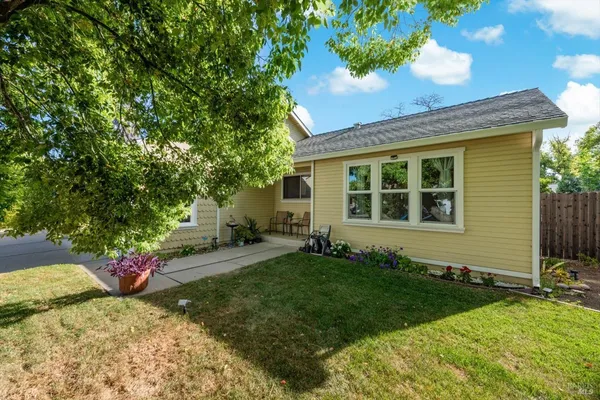 $599,999 | 427 Temple Drive, Vacaville, CA 95687