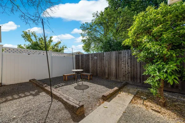 $599,999 | 427 Temple Drive, Vacaville, CA 95687