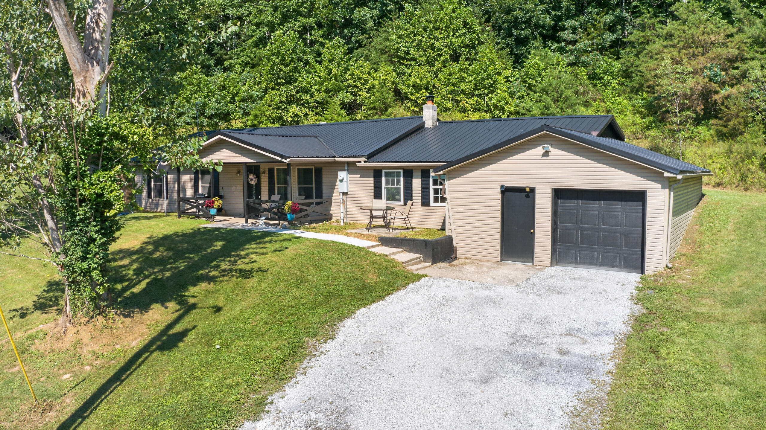 7045 White Oak Road Junction City, KY 40440 - Photo 2 of 39 101