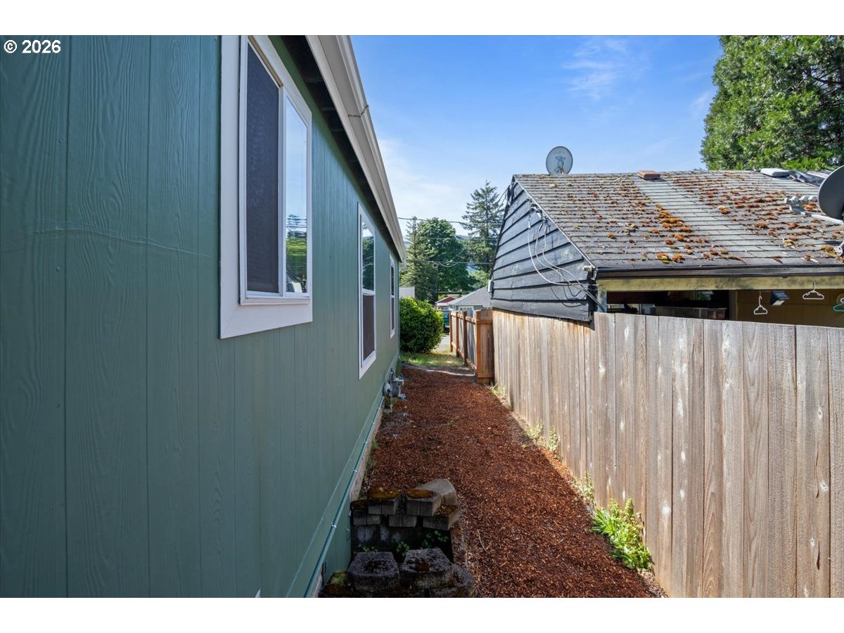365 Southwest 7th Avenue Mill City, OR 97360 - Photo 33 of 43 a view of a backyard with barn