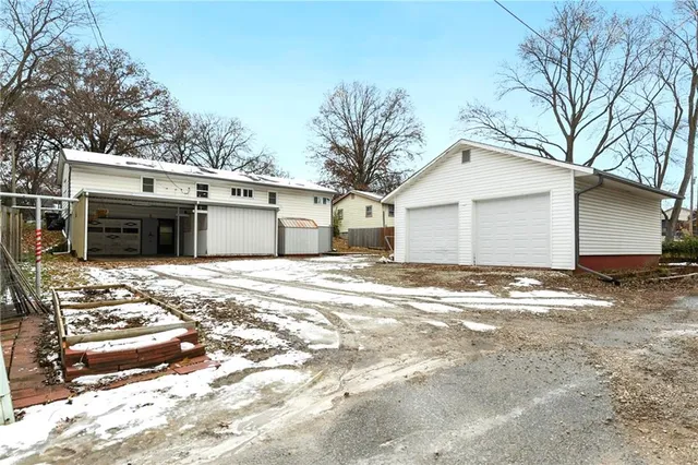 $295,500 | 1809 Grand Avenue, Leavenworth, KS 66048