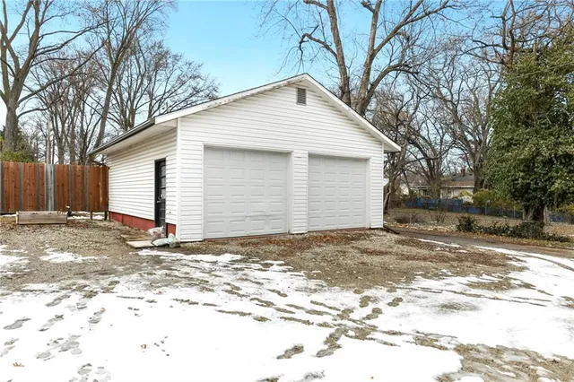 $295,500 | 1809 Grand Avenue, Leavenworth, KS 66048