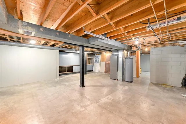 $295,500 | 1809 Grand Avenue, Leavenworth, KS 66048