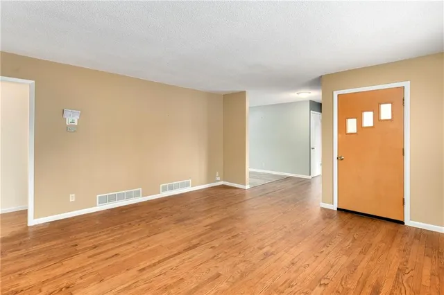 $295,500 | 1809 Grand Avenue, Leavenworth, KS 66048