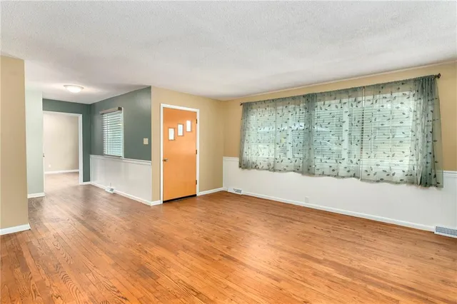 $295,500 | 1809 Grand Avenue, Leavenworth, KS 66048