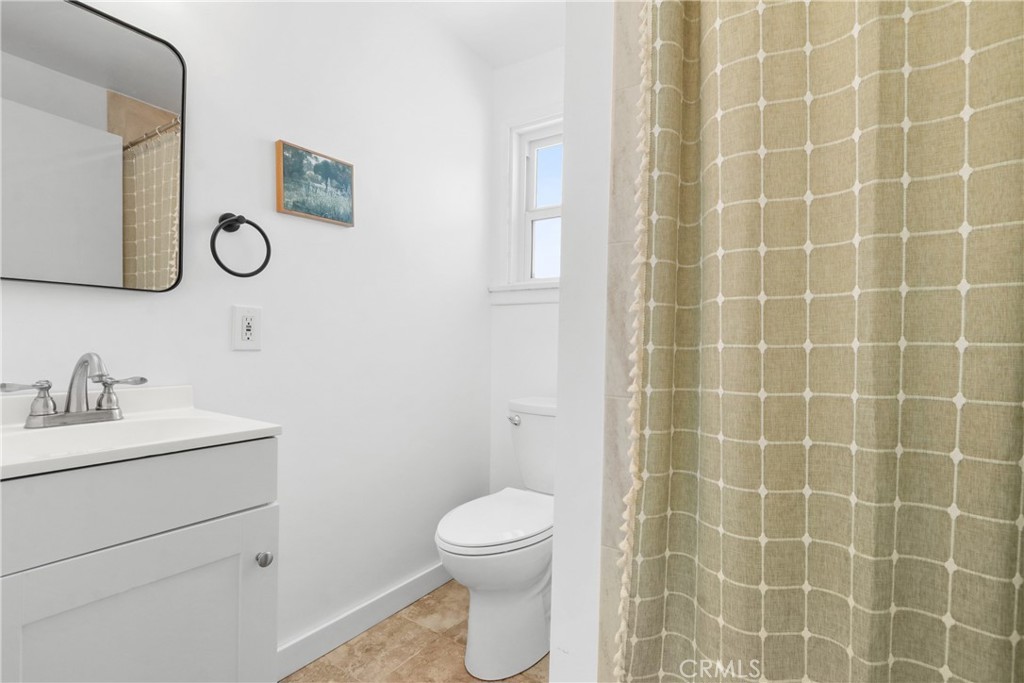 10006 Van Ruiten Street Bellflower, CA 90706 - Photo 16 of 41 3/4 BATHROOM