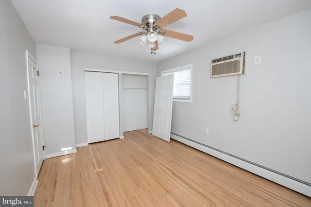 a view of an empty room with a ceiling fan