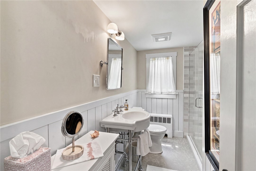 33 Nicholson Crescent Middletown, RI 02842 - Photo 25 of 47