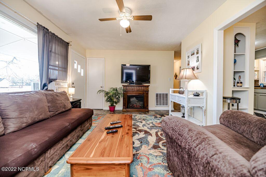 432 J Burns Road Vass, NC 28394 - Photo 12 of 36 432 j living5