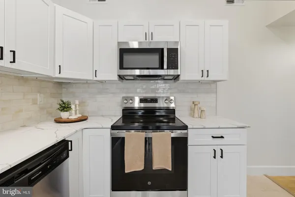 $389,900 | 305 Miller Avenue, Croydon, PA 19021