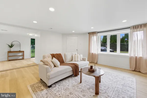 $389,900 | 305 Miller Avenue, Croydon, PA 19021