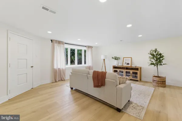 $389,900 | 305 Miller Avenue, Croydon, PA 19021