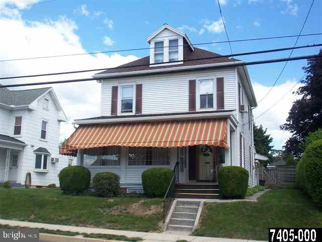 416 Maple Street Manchester, PA 17345 - Photo 2 of 25 Gallery Image 2