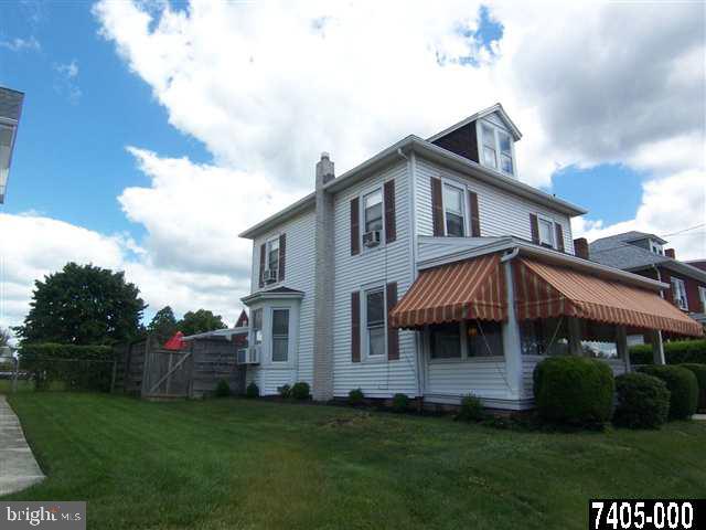 416 Maple Street Manchester, PA 17345 - Photo 3 of 25 Gallery Image 3