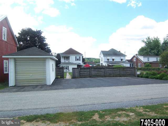416 Maple Street Manchester, PA 17345 - Photo 5 of 25 Gallery Image 5