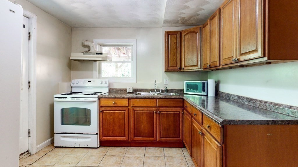 19 Myrtle Street Clinton, MA 01510 - Photo 26 of 33 Gallery Image 26