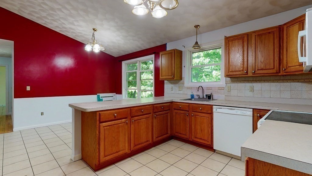 19 Myrtle Street Clinton, MA 01510 - Photo 10 of 33 Gallery Image 10
