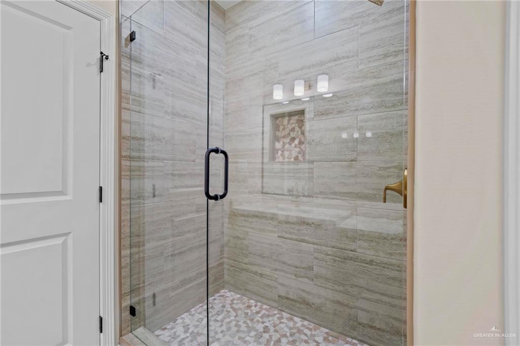 2700 East Conroe Road Edinburg, TX 78542 - Photo 12 of 16 a bathroom with a shower