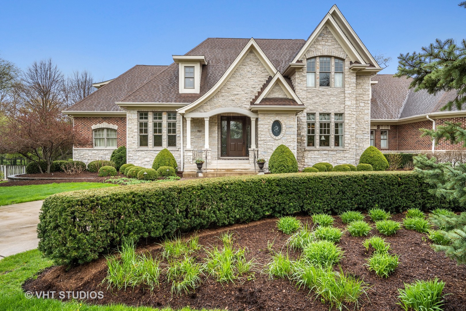 945 Dunstan Road Geneva, IL 60134 - Photo 1 of 46 Gallery Image 1