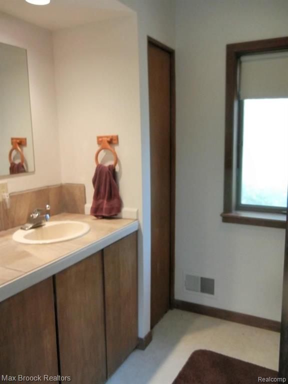 9950 Allen Road Clarkston, MI 48348 - Photo 63 of 76