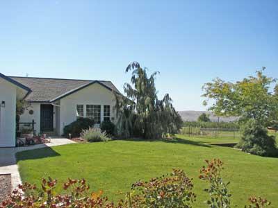 10542 Mieras Road Moxee, WA 98936 - Photo 3 of 29 a front view of a house with garden