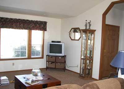 10542 Mieras Road Moxee, WA 98936 - Photo 4 of 29 a living room with furniture a window and a flat screen tv
