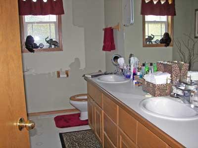 10542 Mieras Road Moxee, WA 98936 - Photo 10 of 29 a bathroom with a granite countertop sink a toilet and a mirror