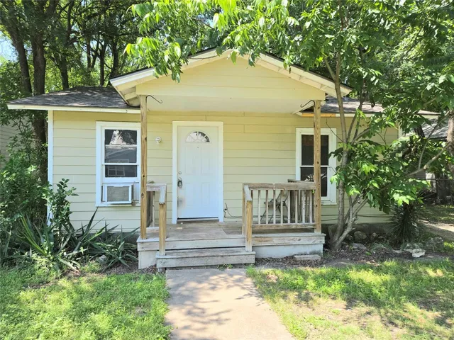 $1,450 | 5505 Harold Court, Austin, TX 78721