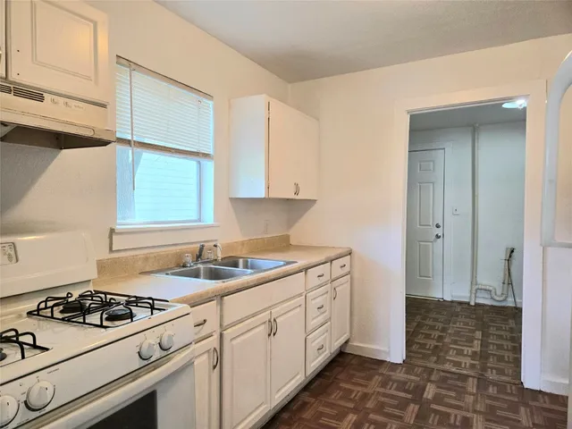 $1,450 | 5505 Harold Court, Austin, TX 78721