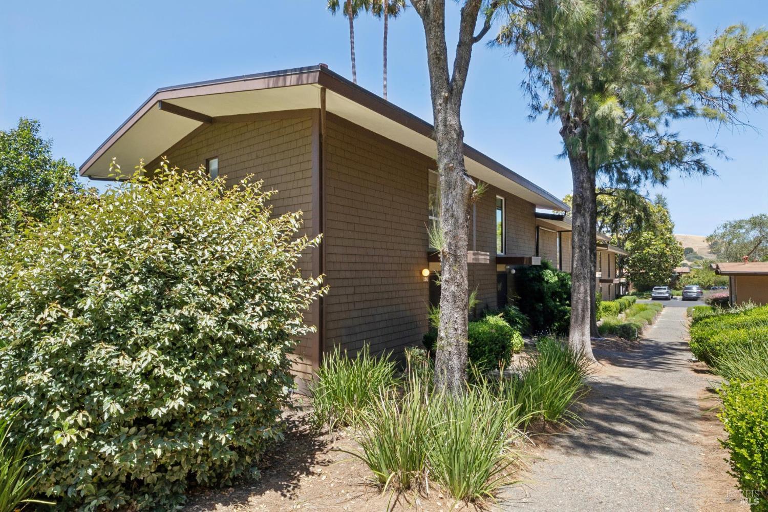 136 Surrey Lane San Rafael, CA 94903 - Photo 2 of 31