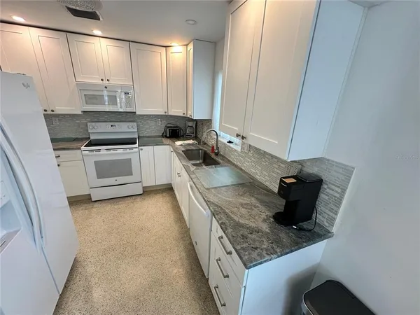 $3,000 | 3615 100th Street West, Bradenton, FL 34210