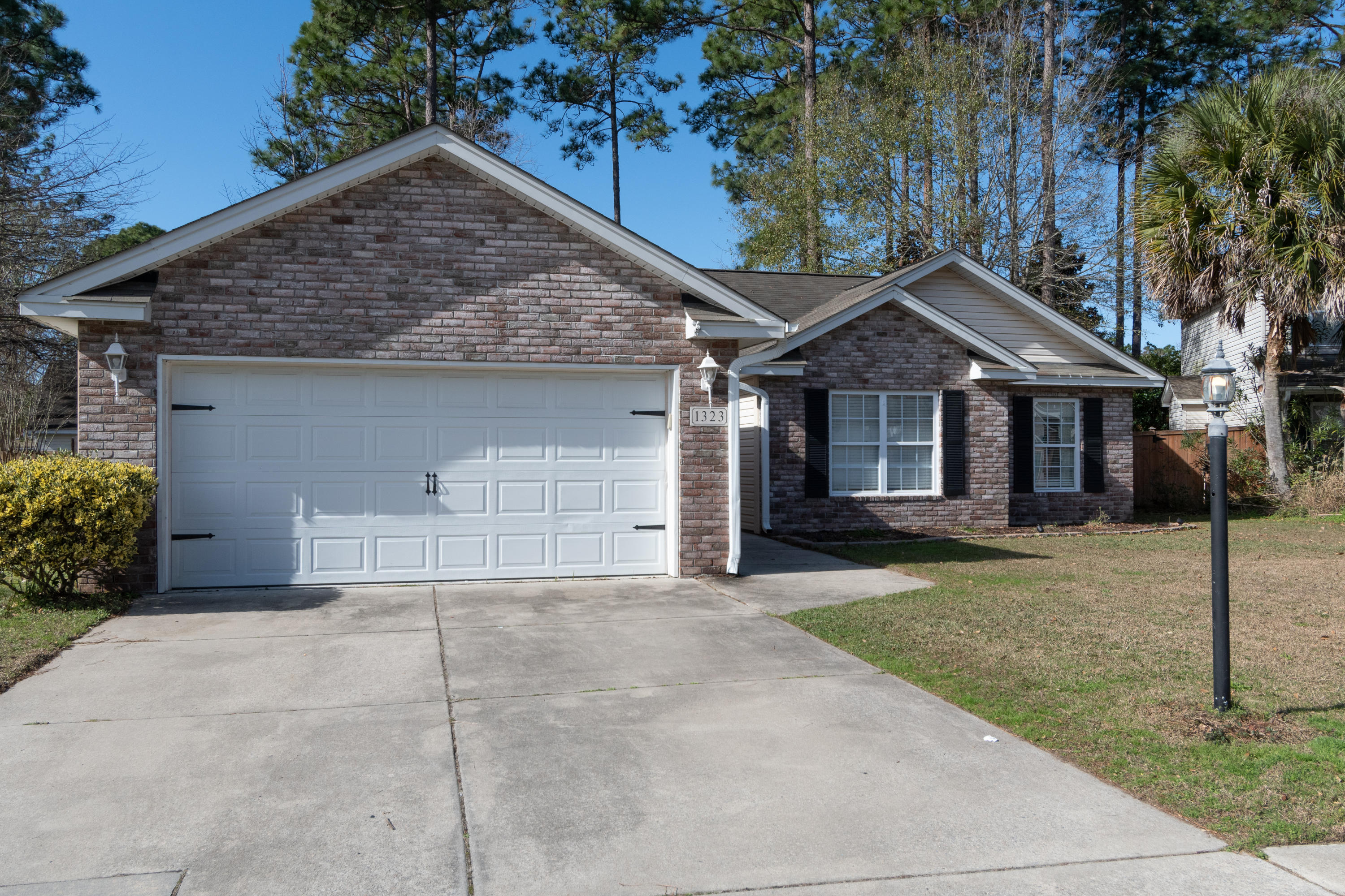 1323 Lantern Road Summerville, SC 29486 - Photo 3 of 32 03