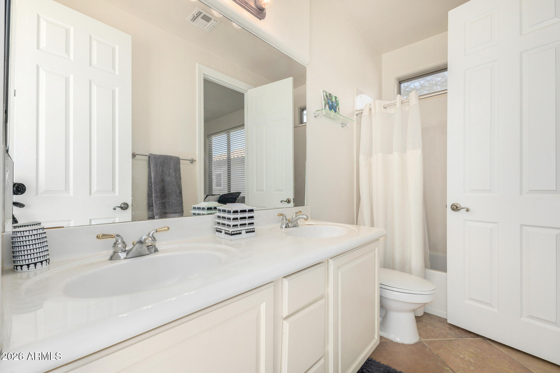 4124 East Pullman Road Cave Creek, AZ 85331 - Photo 23 of 44 Jack & Jill Bathroom