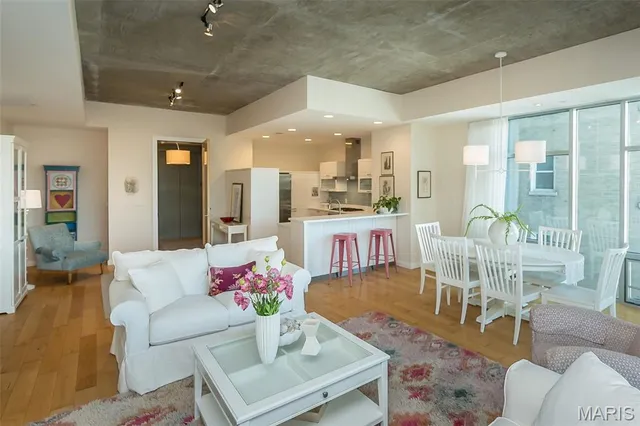 $589,000 | 4545 Lindell Boulevard, Unit 14, St. Louis, MO 63108