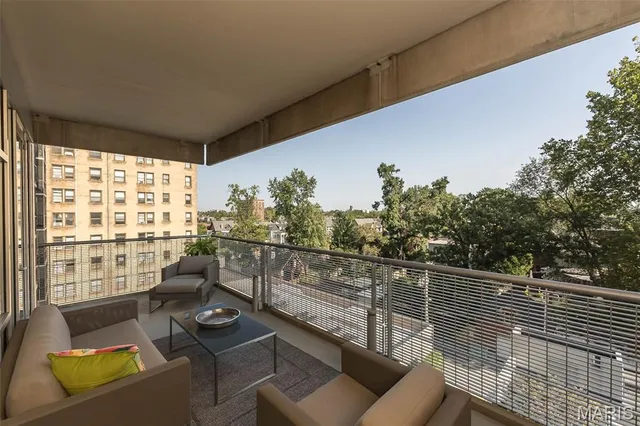 $589,000 | 4545 Lindell Boulevard, Unit 14, St. Louis, MO 63108