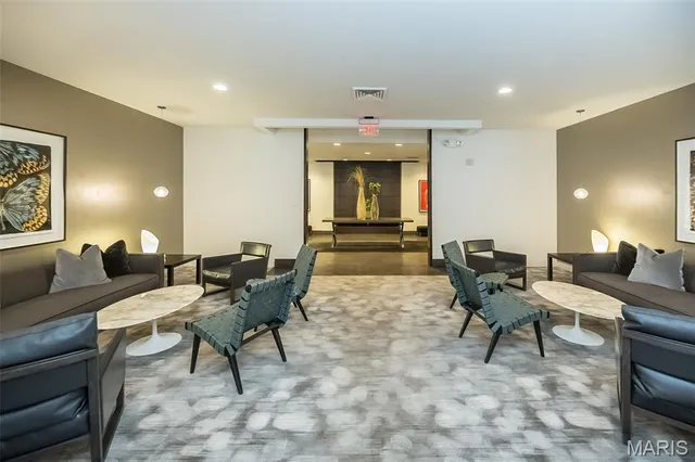 $589,000 | 4545 Lindell Boulevard, Unit 14, St. Louis, MO 63108