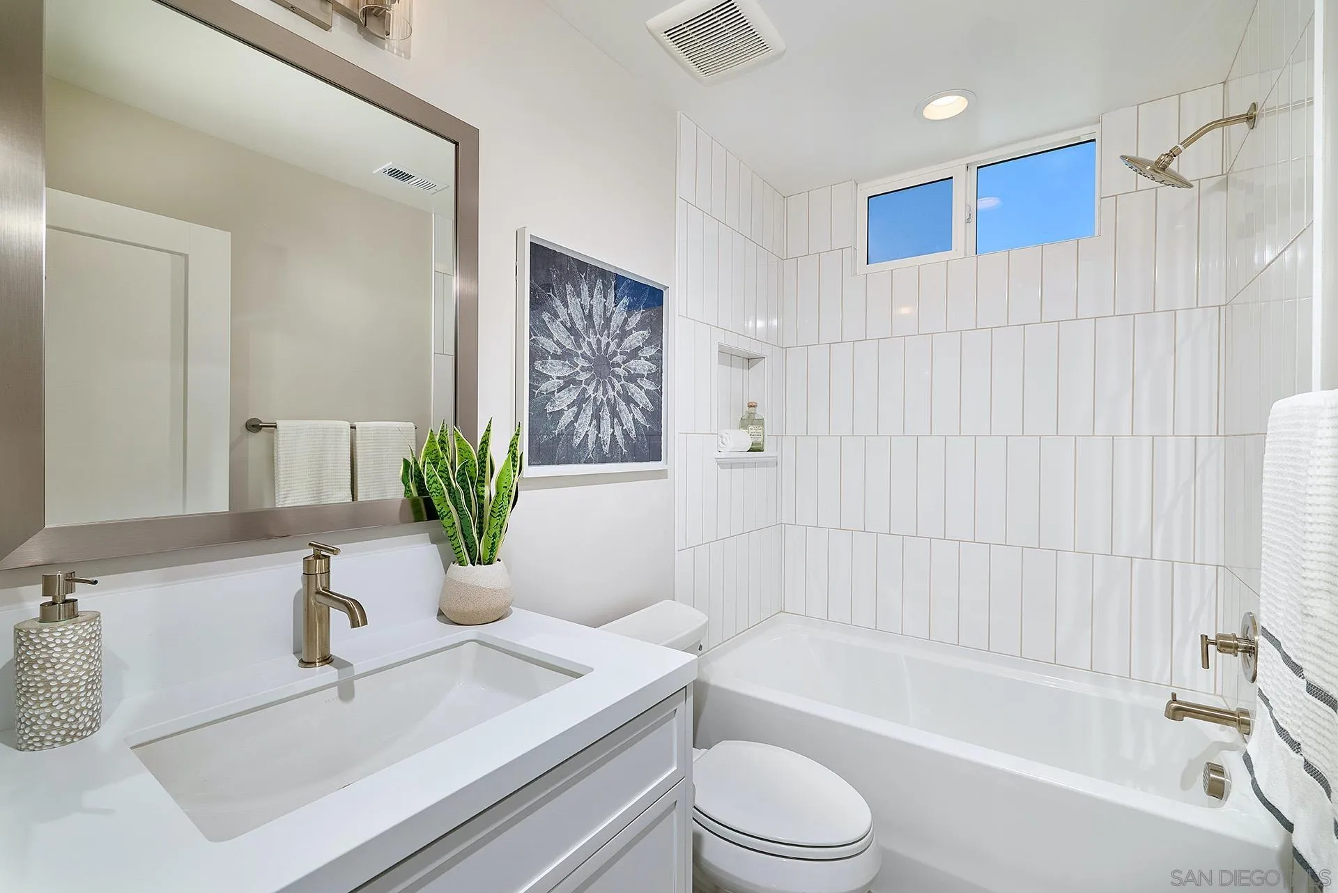 551 North Vulcan Avenue Encinitas, CA 92024 - Photo 12 of 24