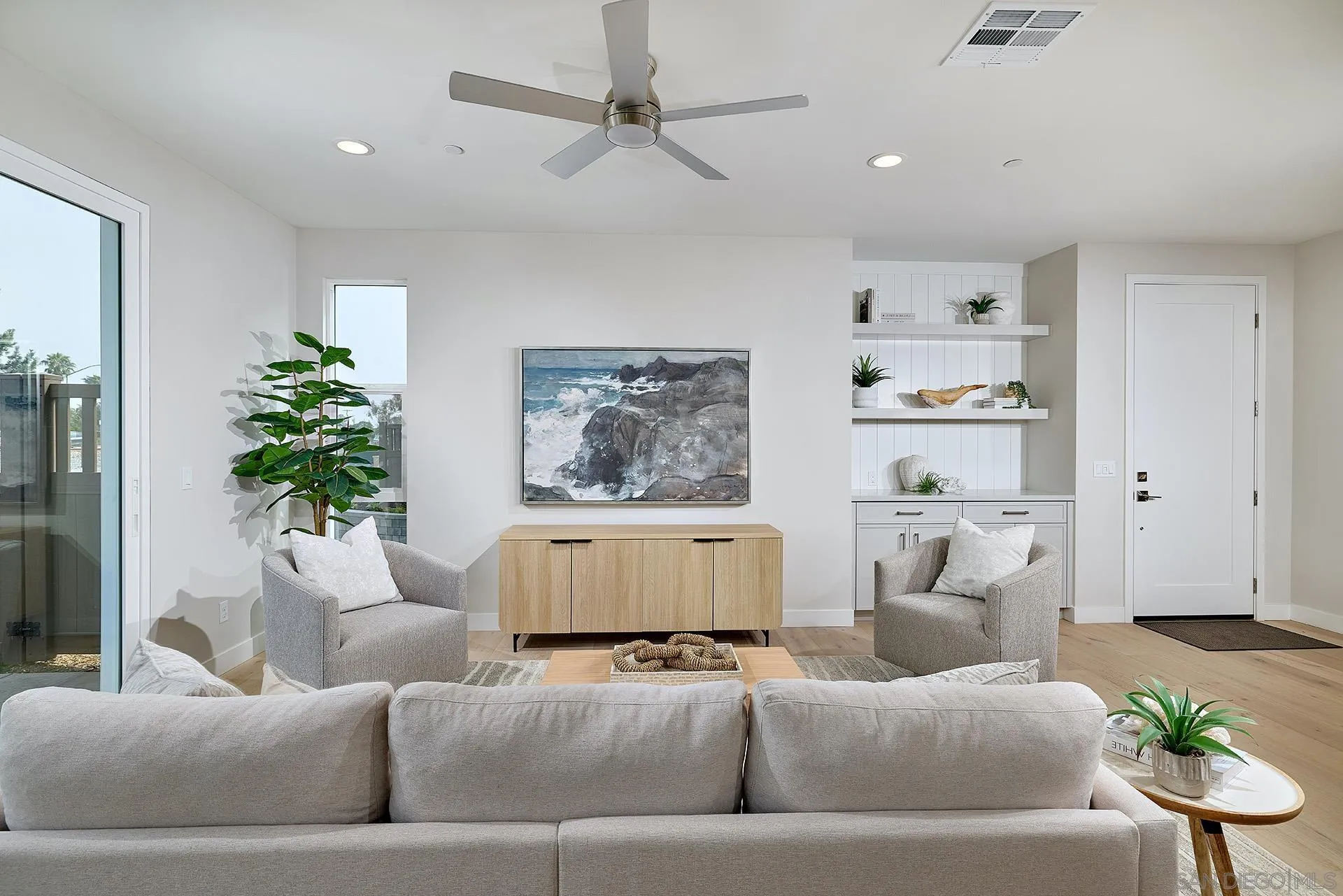 551 North Vulcan Avenue Encinitas, CA 92024 - Photo 5 of 24