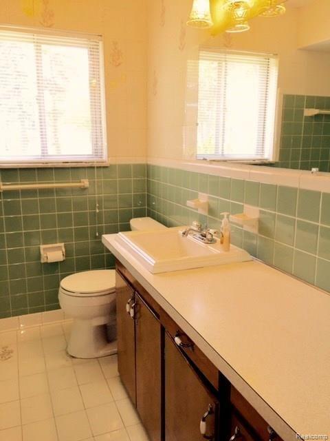 8650 Dale Center Line, MI 48015 - Photo 10 of 20 FullSizeRender (6).jpg