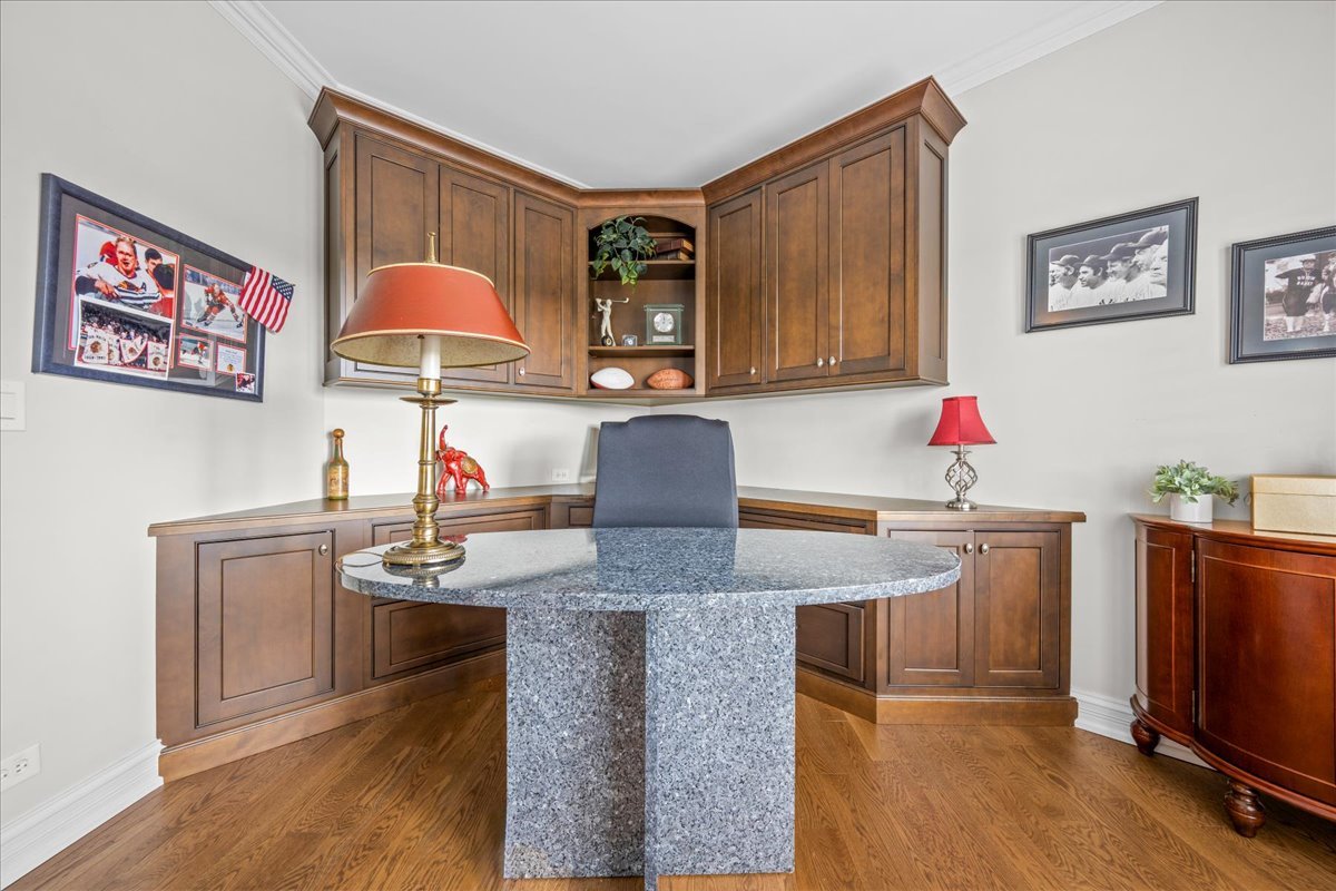 332 Regent Wood Road, Unit 332 Northfield, IL 60093 - Photo 18 of 28