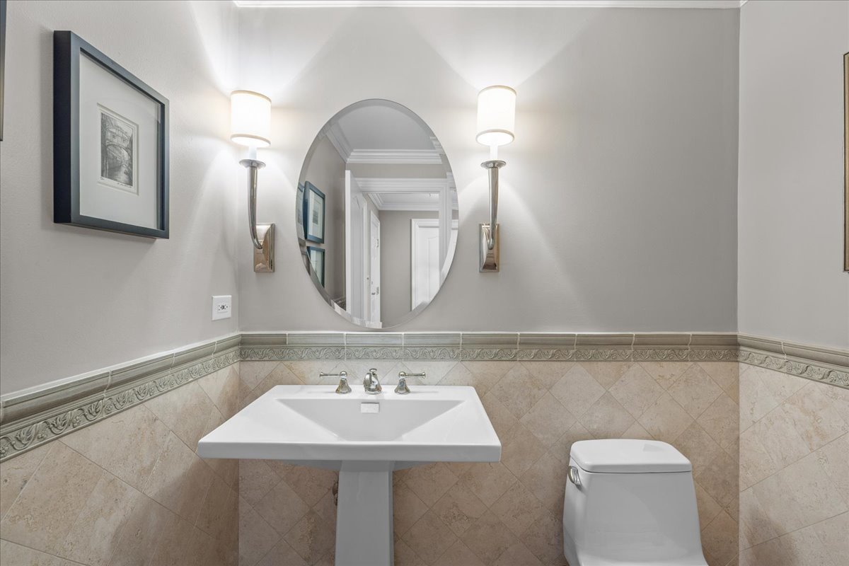 332 Regent Wood Road, Unit 332 Northfield, IL 60093 - Photo 19 of 28