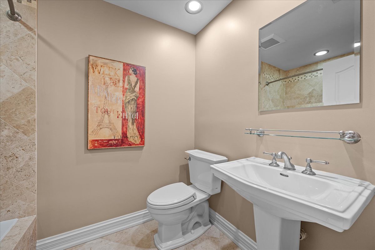 332 Regent Wood Road, Unit 332 Northfield, IL 60093 - Photo 25 of 28