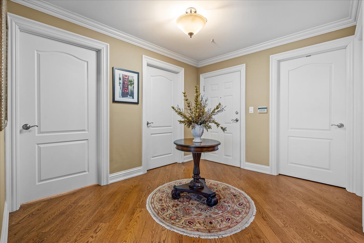 332 Regent Wood Road, Unit 332 Northfield, IL 60093 - Photo 4 of 28