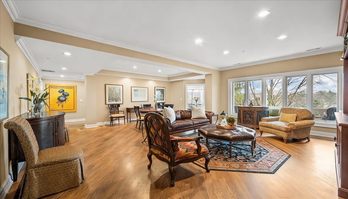 332 Regent Wood Road, Unit 332 Northfield, IL 60093 - Photo 6 of 28