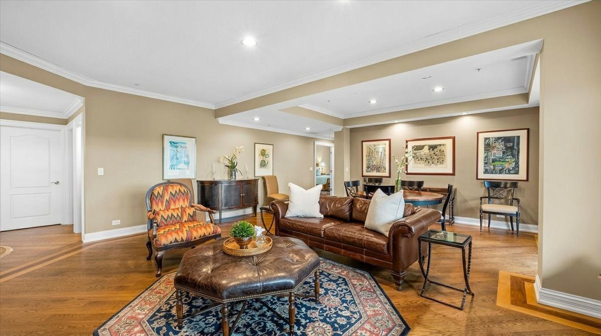 332 Regent Wood Road, Unit 332 Northfield, IL 60093 - Photo 8 of 28