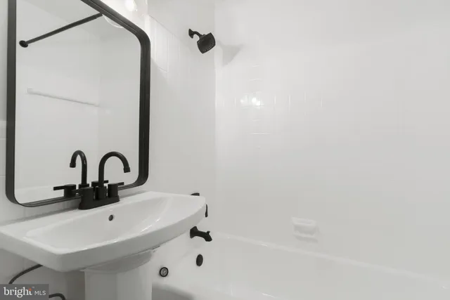 $1,500 | 7404 Columbia Avenue, Unit 5, College Park, MD 20740