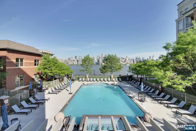 $699,000 | 24 Ave At Port Imperial, Unit B46, West New York, NJ 07093