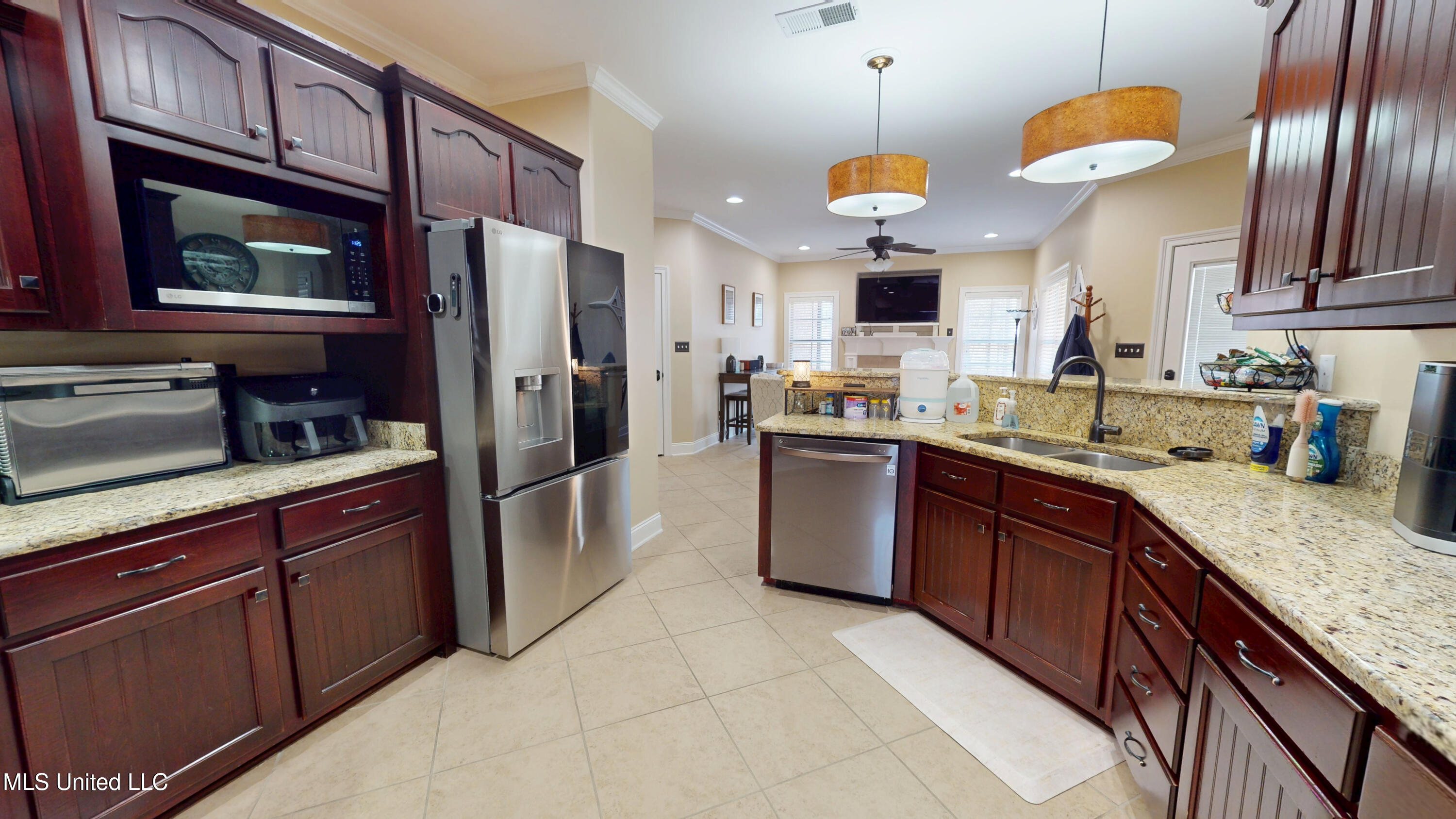 4035 Garden Road Southaven, MS 38672 - Photo 6 of 35 03262025_190654