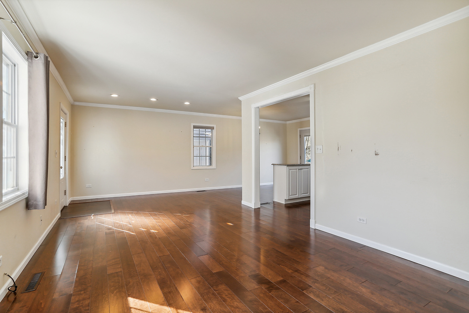 390 Pleasant Hill Road Wheaton, IL 60187 - Photo 12 of 22 Gallery Image 12