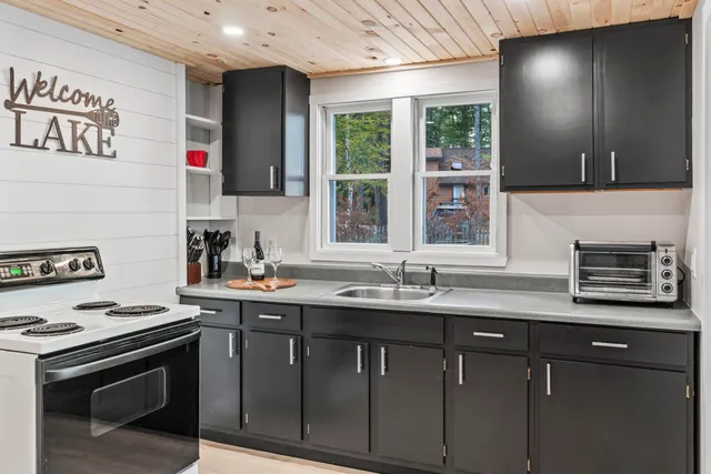 $979,000 | 51 Butterworth Drive, Naples, ME 04055